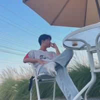 Profile picture of Noah Kritchathorn